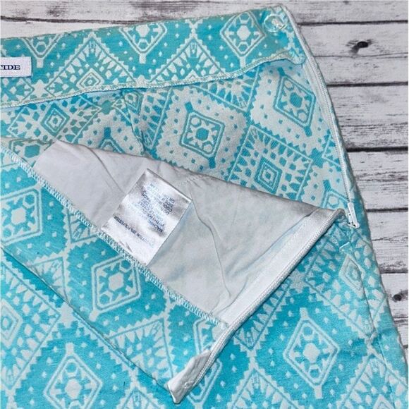 Southern Tide Alice Ikat Jacquard Shorts - Picture 7 of 11